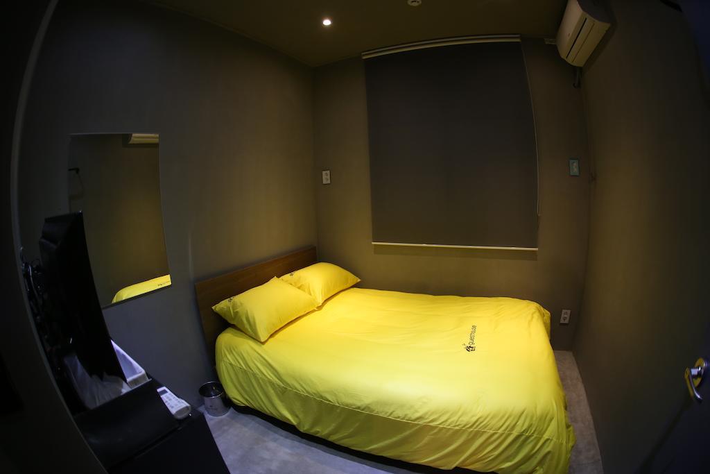 24 Guesthouse Garosugil - Gangnam Сеул Номер фото