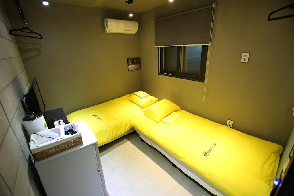 24 Guesthouse Garosugil - Gangnam Сеул Номер фото