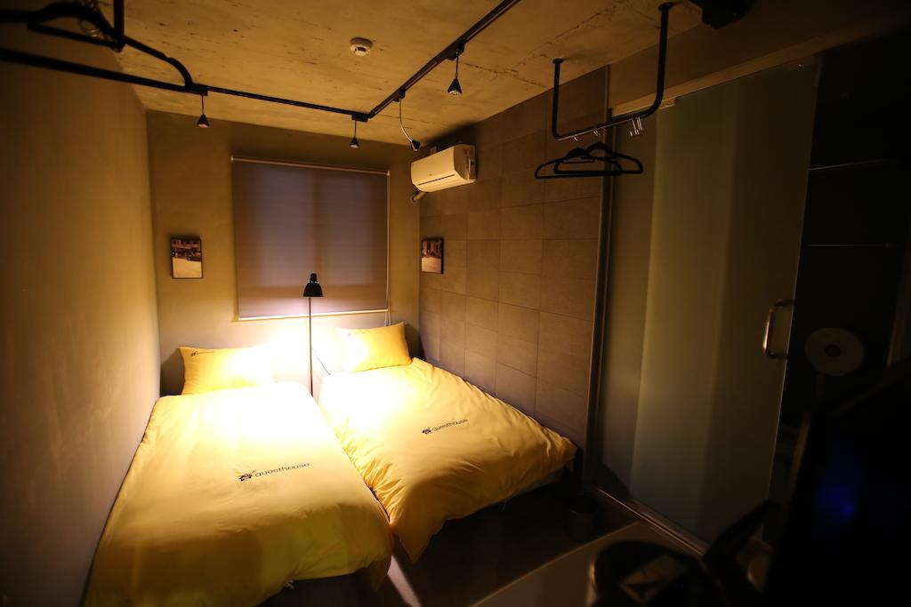 24 Guesthouse Garosugil - Gangnam Сеул Номер фото