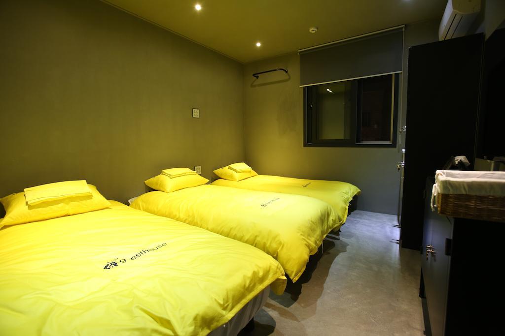 24 Guesthouse Garosugil - Gangnam Сеул Номер фото