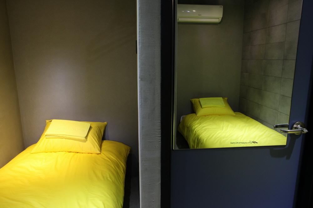 24 Guesthouse Garosugil - Gangnam Сеул Номер фото
