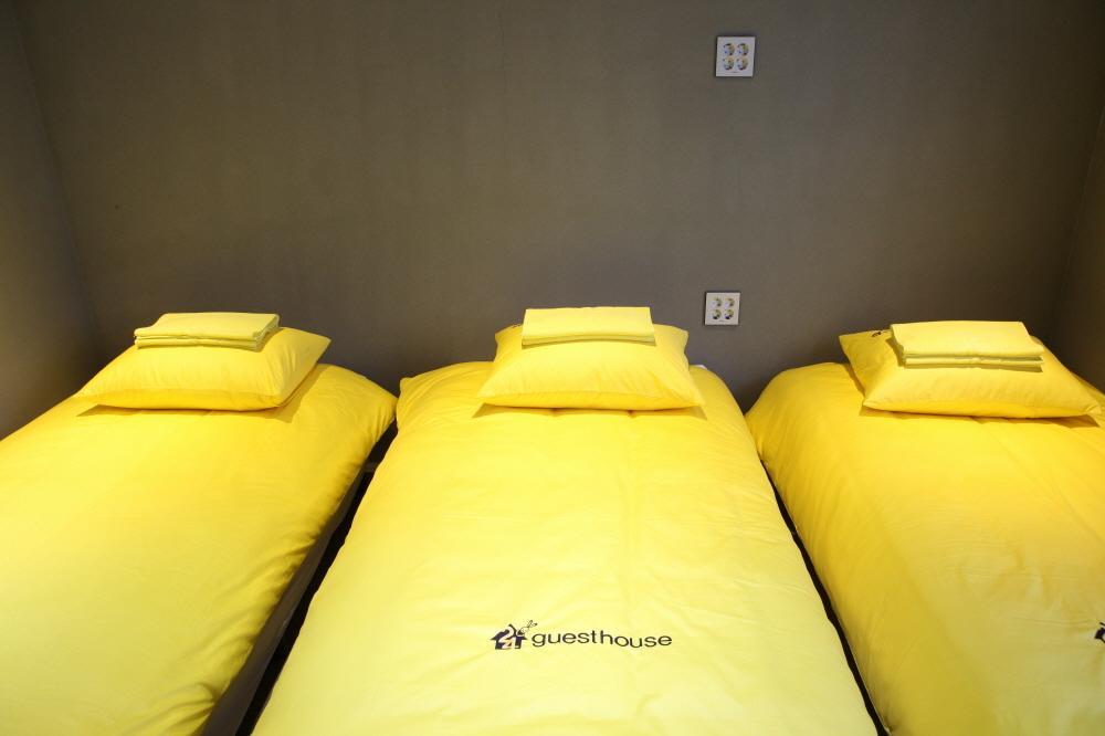 24 Guesthouse Garosugil - Gangnam Сеул Номер фото